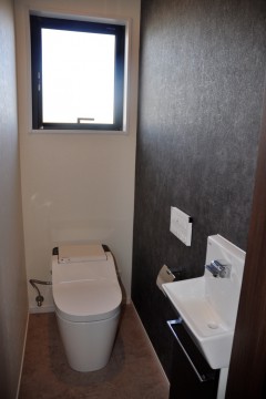 （株）栄進不動産 アンティークな家 トイレ